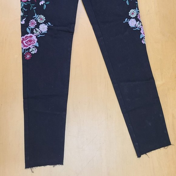 Juniors - Celebrity Pink Mid-Rise Super Slimmer Ankle Jeans - Picture 2 of 10